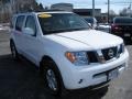 2007 Avalanche White Nissan Pathfinder SE 4x4  photo #3