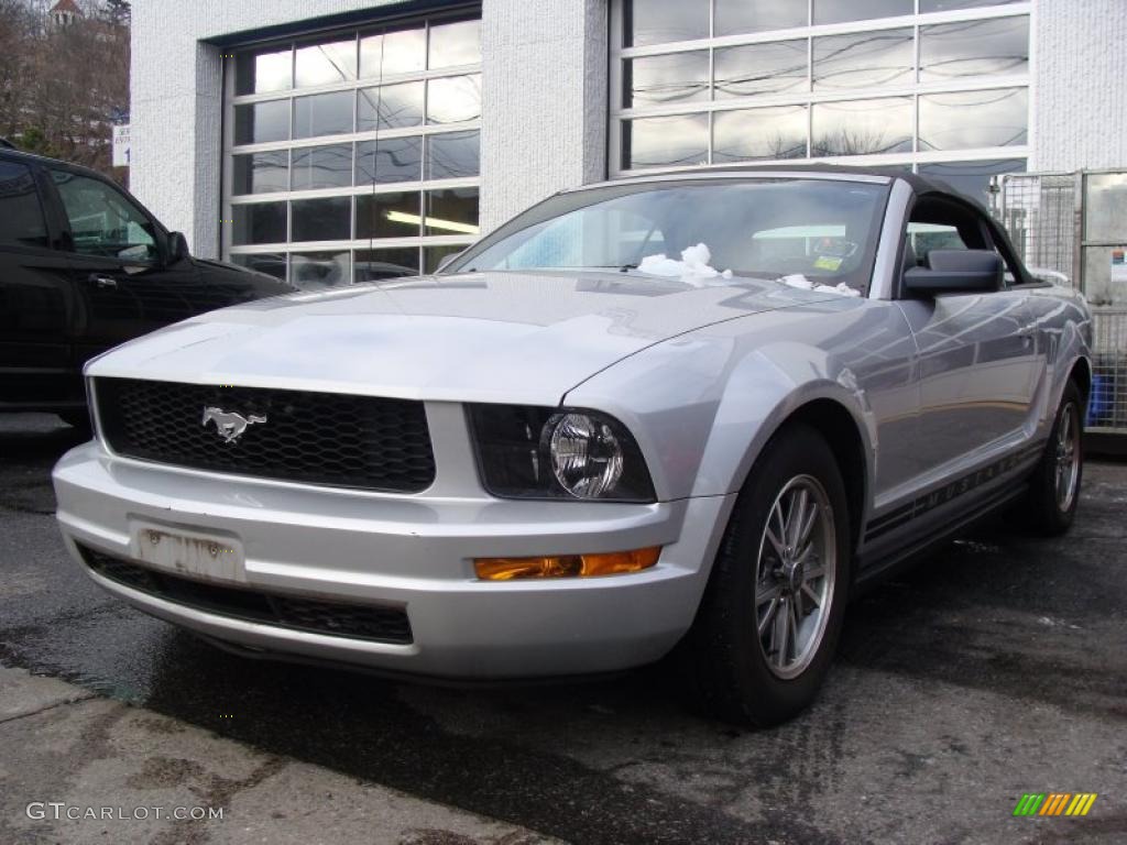 2005 Mustang V6 Premium Convertible - Satin Silver Metallic / Light Graphite photo #1