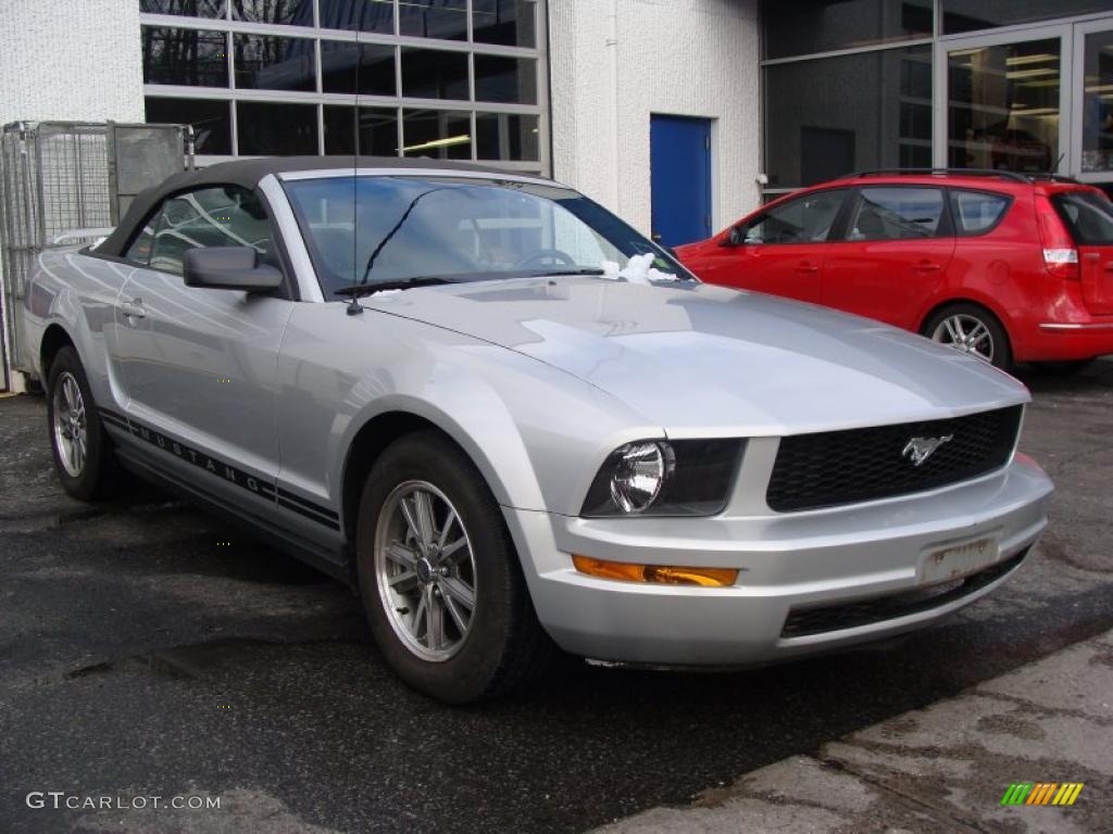 2005 Mustang V6 Premium Convertible - Satin Silver Metallic / Light Graphite photo #3