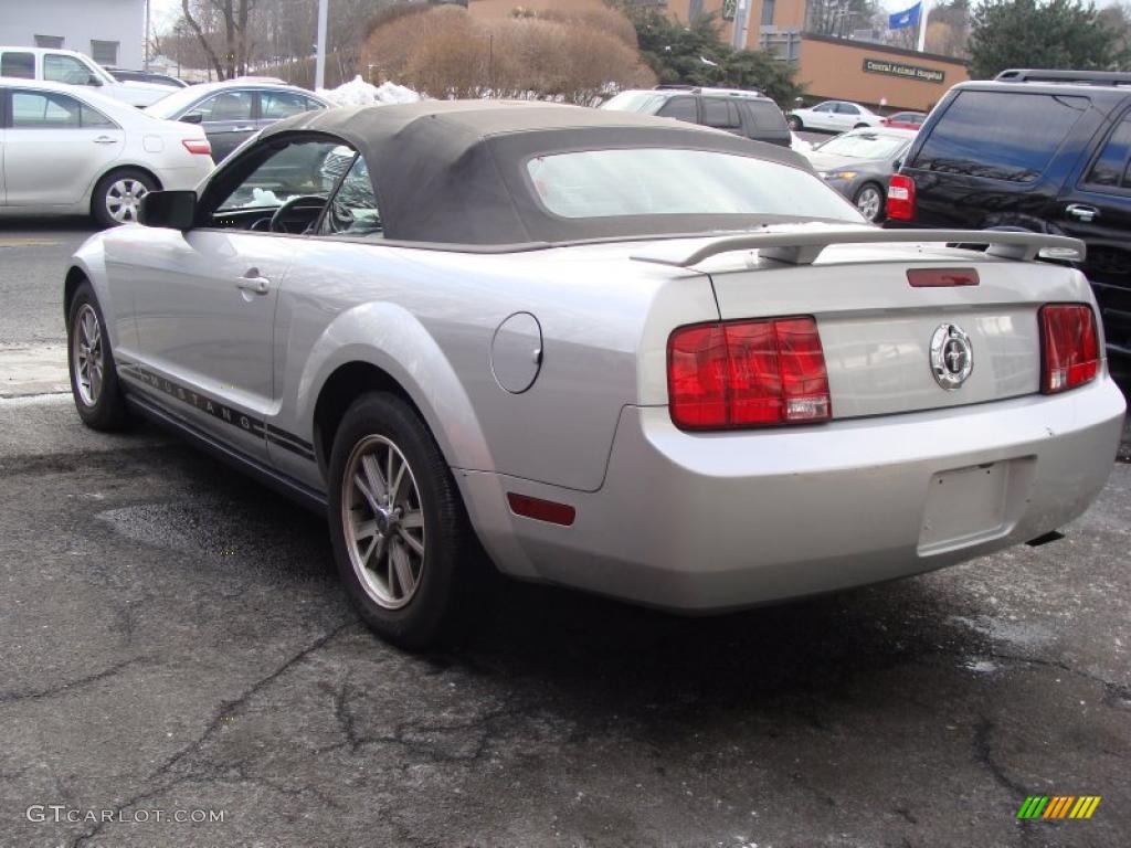 2005 Mustang V6 Premium Convertible - Satin Silver Metallic / Light Graphite photo #7