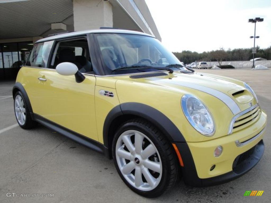 2004 Cooper S Hardtop - Liquid Yellow / Space Grey/Panther Black photo #1