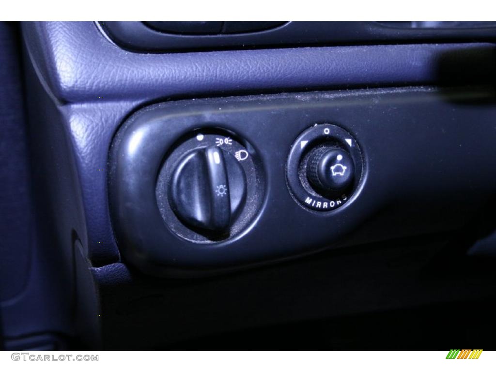 1998 Contour  - Vibrant White / Medium Graphite photo #24