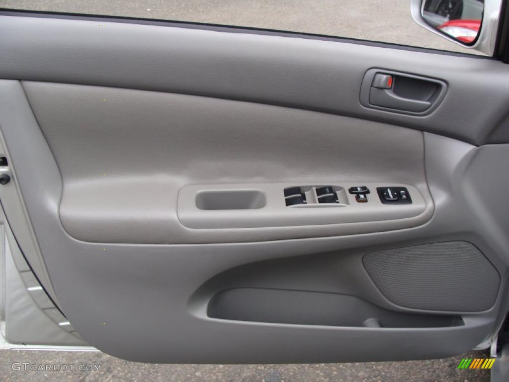 2004 Camry LE - Lunar Mist Metallic / Stone photo #21