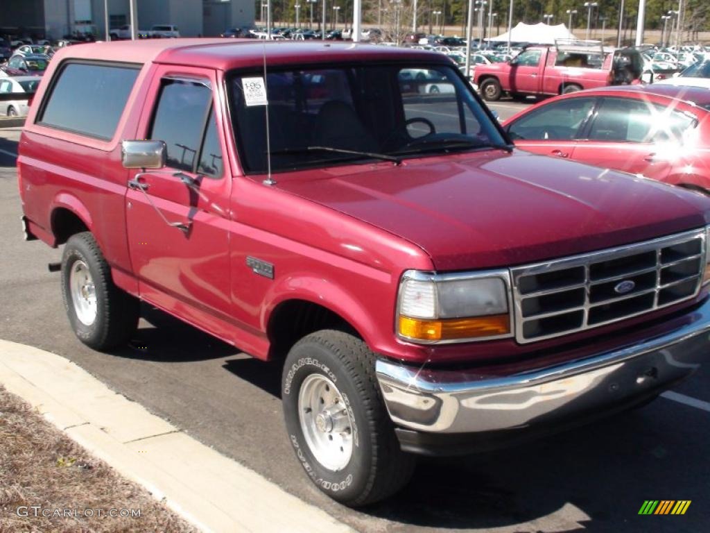 1995 Bronco XL 4x4 - Electric Current Red Pearl / Grey photo #1