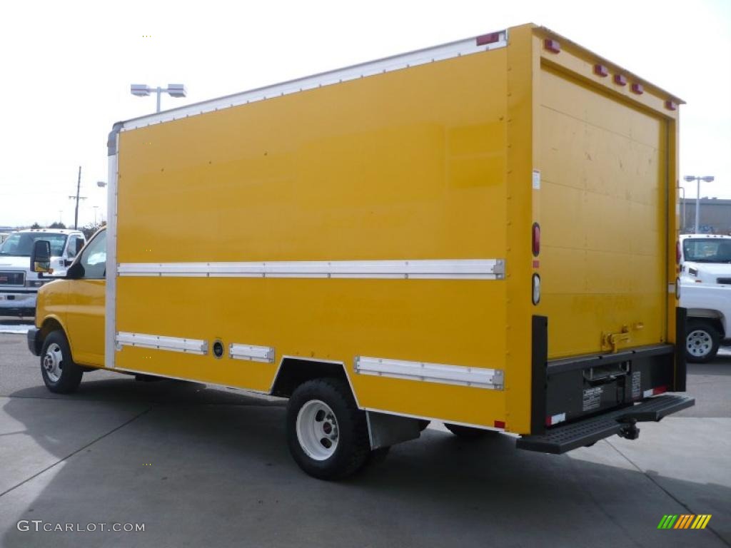 2007 Savana Cutaway 3500 Commercial Cargo Van - Yellow / Medium Pewter photo #4