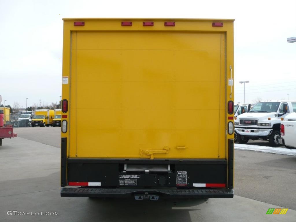 2007 Savana Cutaway 3500 Commercial Cargo Van - Yellow / Medium Pewter photo #5