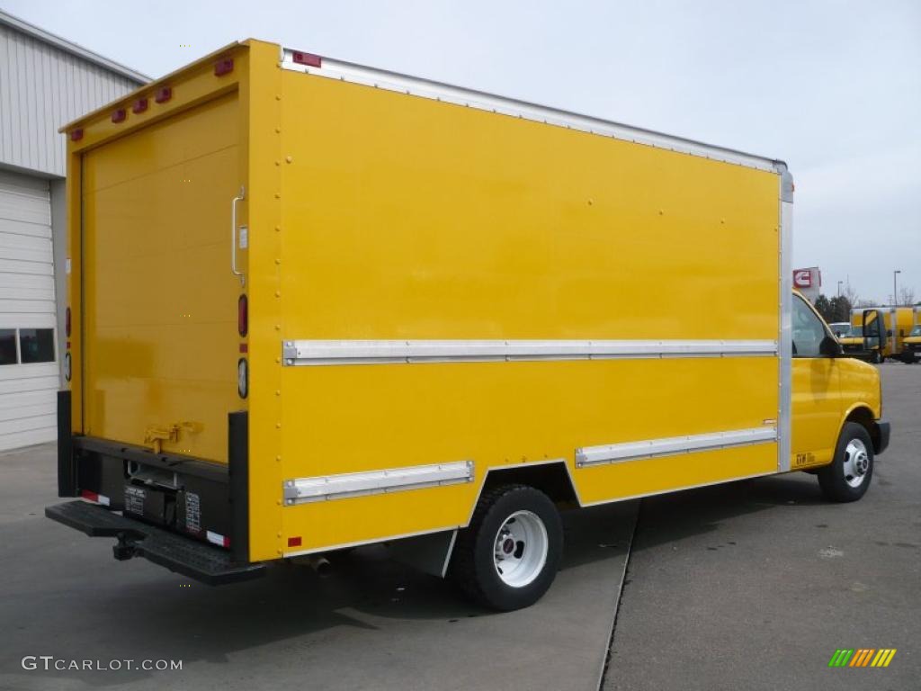 2007 Savana Cutaway 3500 Commercial Cargo Van - Yellow / Medium Pewter photo #6