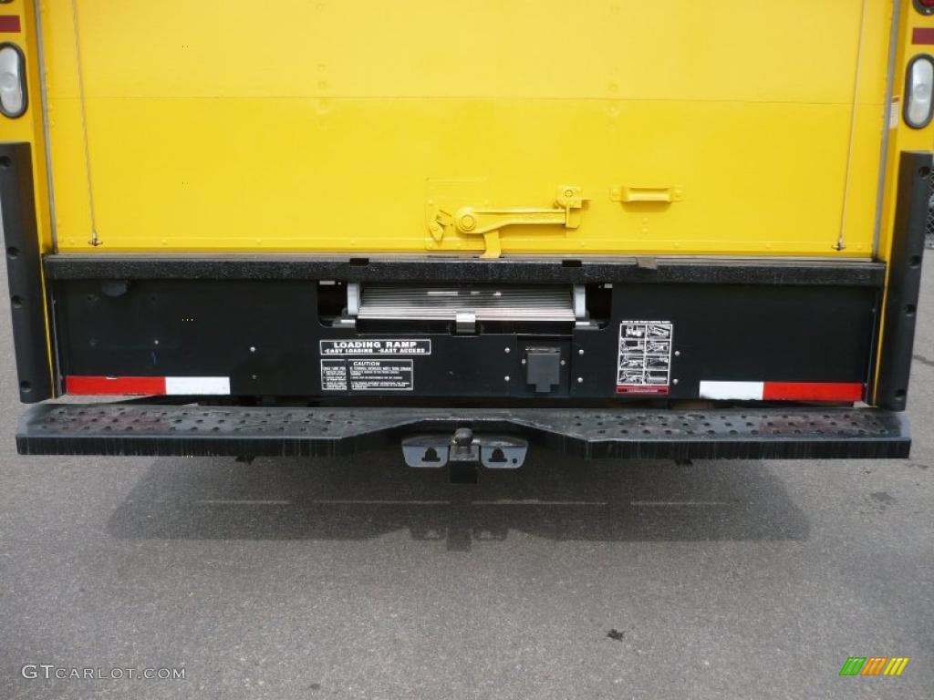 2007 Savana Cutaway 3500 Commercial Cargo Van - Yellow / Medium Pewter photo #9