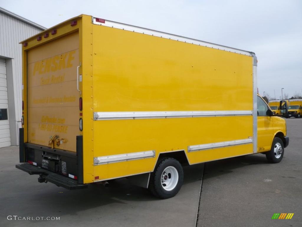 2007 Savana Cutaway 3500 Commercial Cargo Van - Yellow / Medium Pewter photo #6