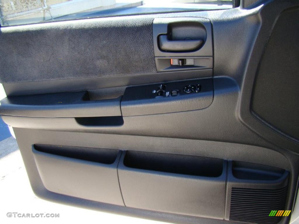 2004 Dakota Sport Club Cab - Bright White / Dark Slate Gray photo #13