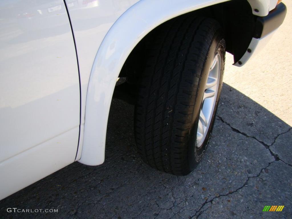 2004 Dakota Sport Club Cab - Bright White / Dark Slate Gray photo #21