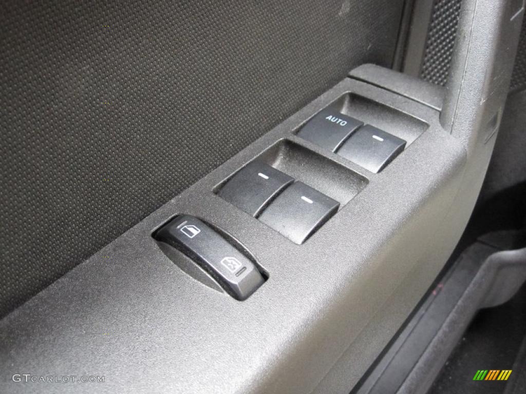 2008 Focus SE Sedan - Vermillion Red / Charcoal Black photo #10