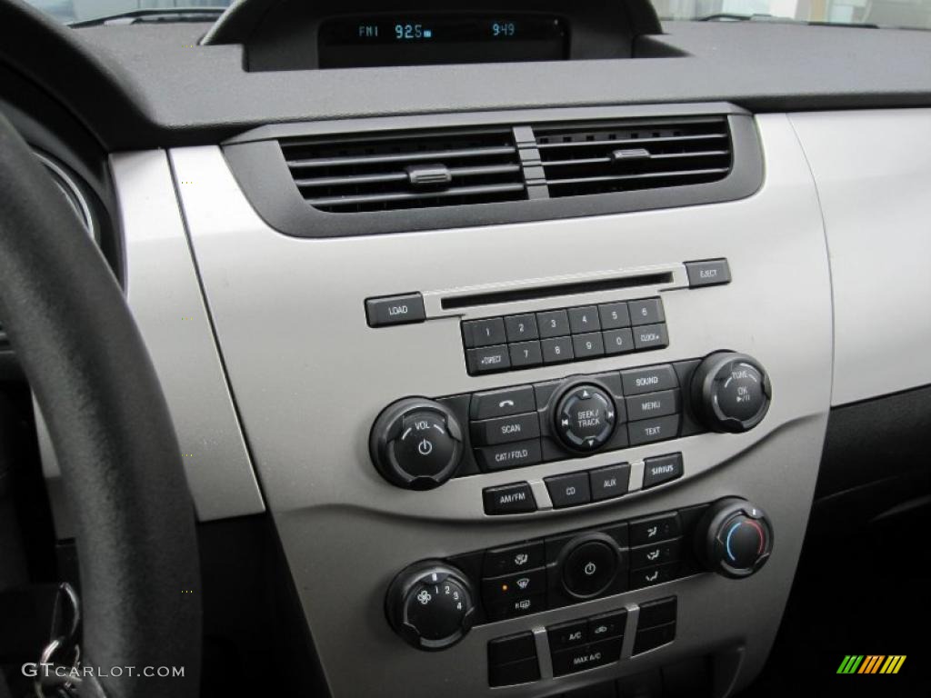2008 Focus SE Sedan - Vermillion Red / Charcoal Black photo #11