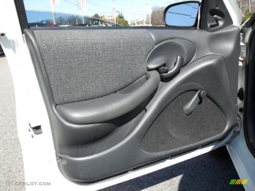 1998 Sunfire SE Sedan - Bright White / Graphite photo #7