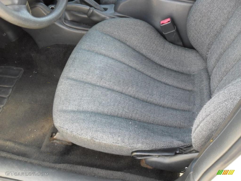 1998 Sunfire SE Sedan - Bright White / Graphite photo #8