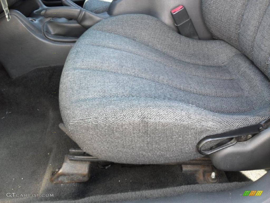 1998 Sunfire SE Sedan - Bright White / Graphite photo #9