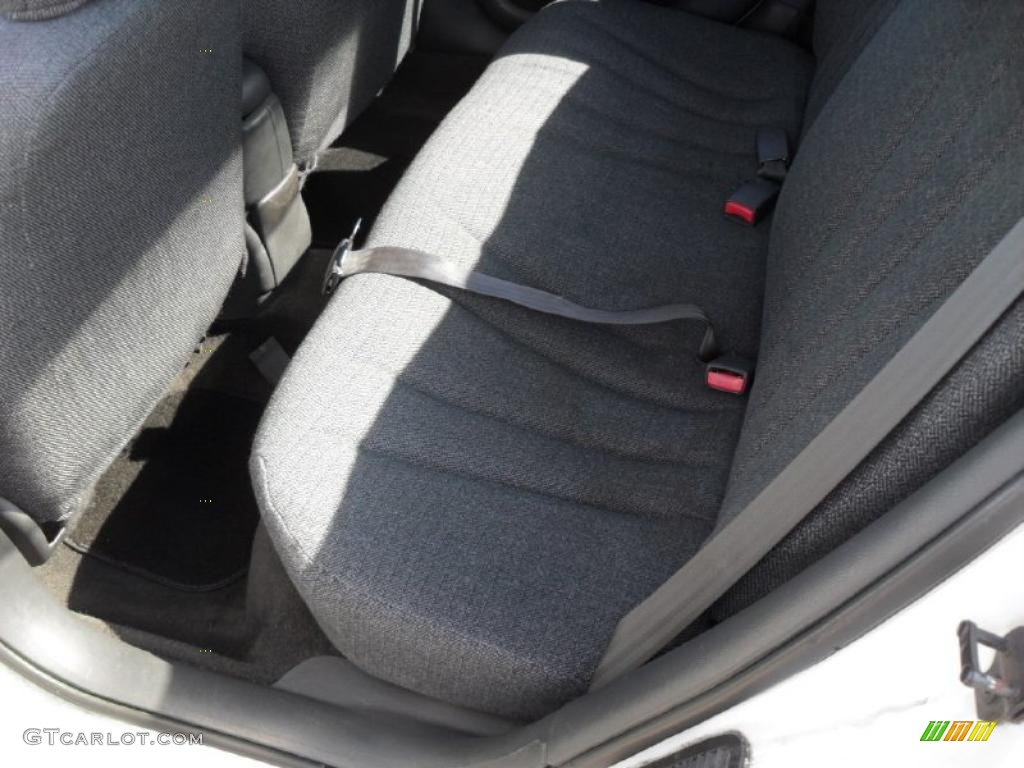 1998 Sunfire SE Sedan - Bright White / Graphite photo #10