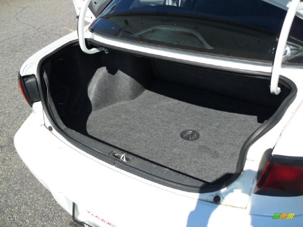 1998 Sunfire SE Sedan - Bright White / Graphite photo #11
