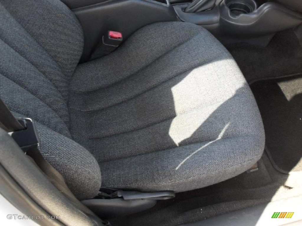 1998 Sunfire SE Sedan - Bright White / Graphite photo #13