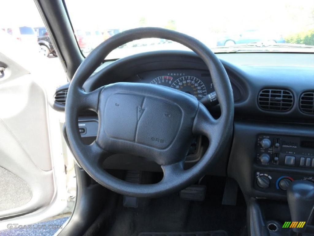 1998 Sunfire SE Sedan - Bright White / Graphite photo #20