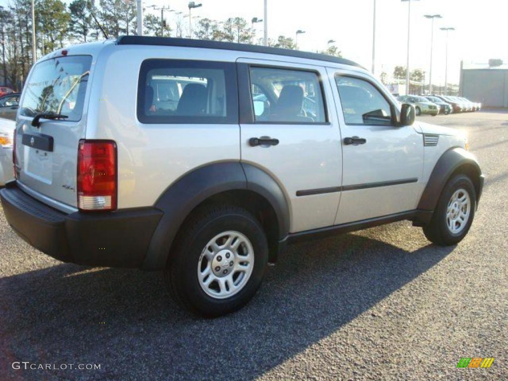 2008 Nitro SXT 4x4 - Bright Silver Metallic / Dark Slate Gray photo #4