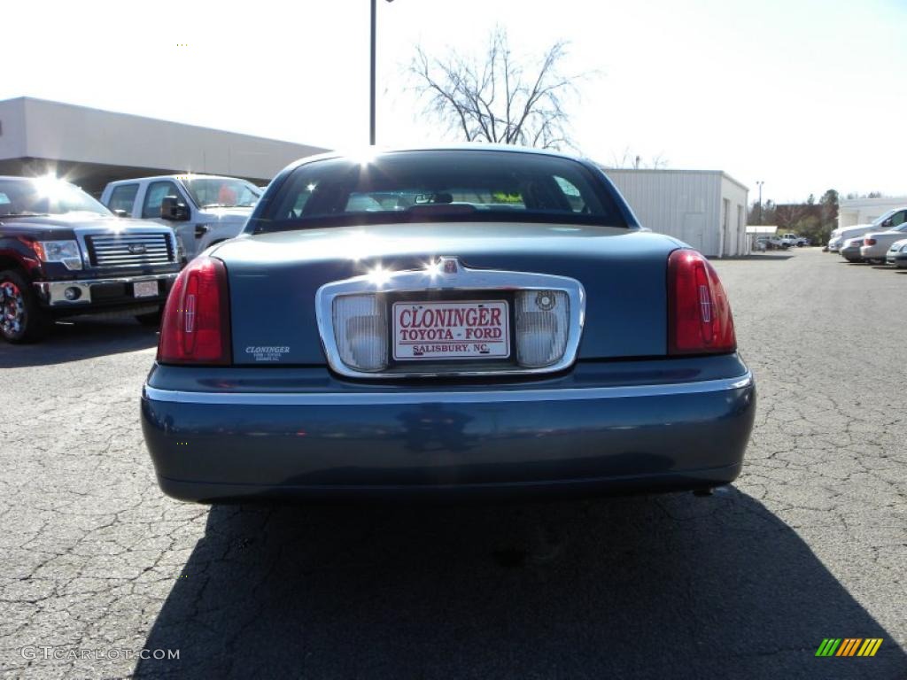 2001 Town Car Executive - Aqua Blue / Light Graphite photo #4