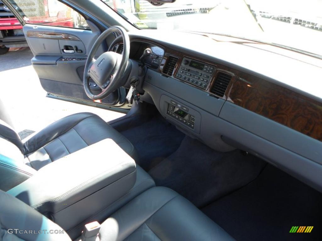 2001 Town Car Executive - Aqua Blue / Light Graphite photo #12
