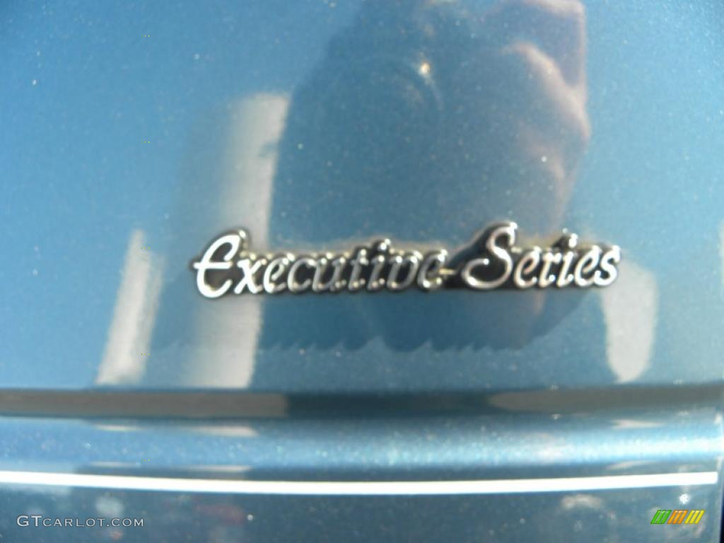 2001 Town Car Executive - Aqua Blue / Light Graphite photo #14