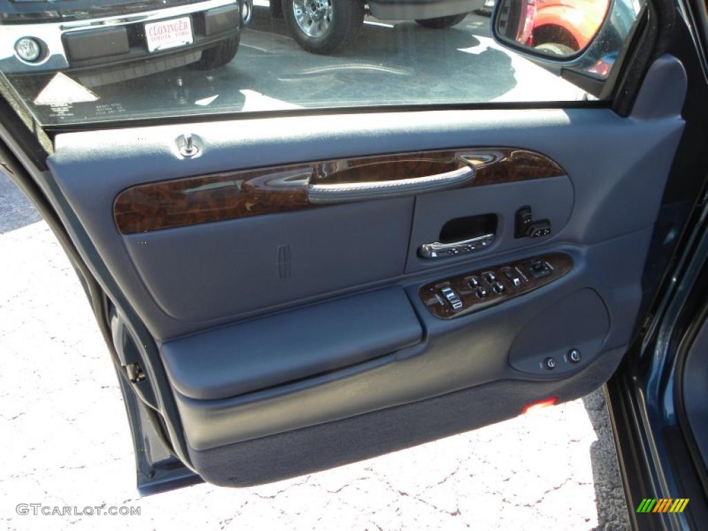 2001 Town Car Executive - Aqua Blue / Light Graphite photo #15