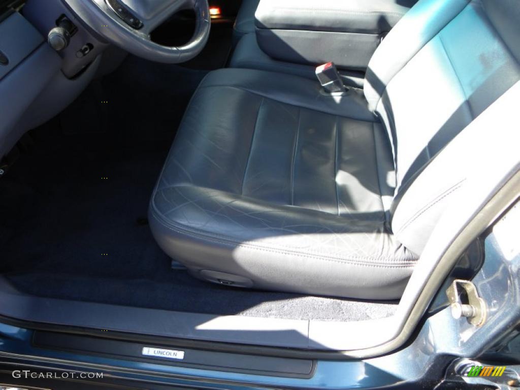 2001 Town Car Executive - Aqua Blue / Light Graphite photo #16