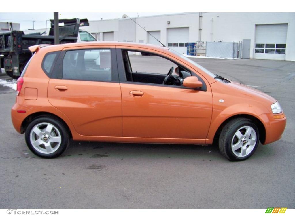 2006 Aveo LT Hatchback - Spicy Orange / Charcoal photo #3