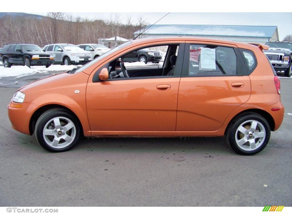 2006 Aveo LT Hatchback - Spicy Orange / Charcoal photo #7