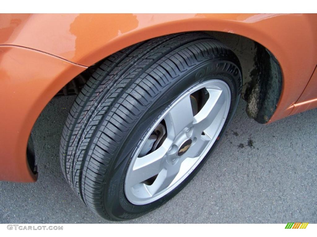 2006 Aveo LT Hatchback - Spicy Orange / Charcoal photo #9