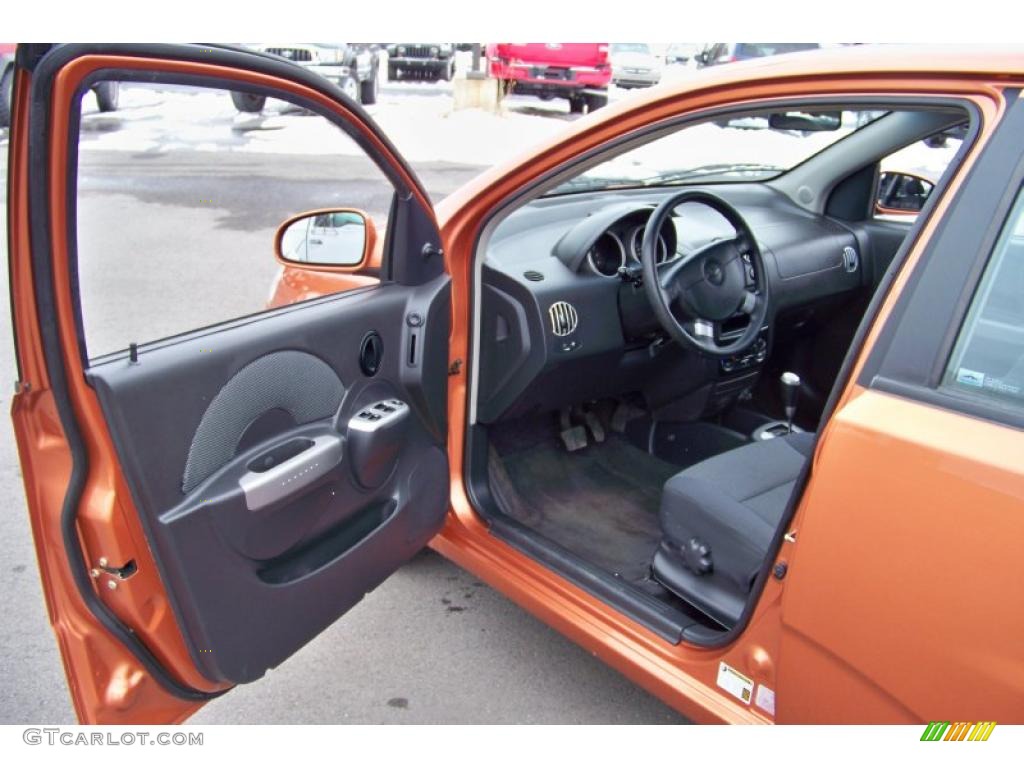 2006 Aveo LT Hatchback - Spicy Orange / Charcoal photo #10