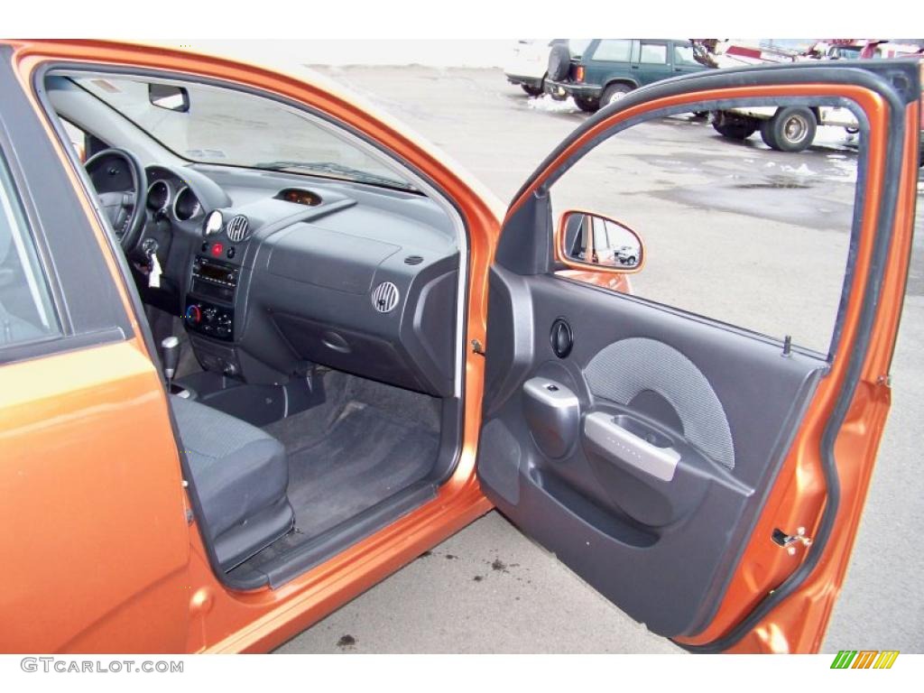 2006 Aveo LT Hatchback - Spicy Orange / Charcoal photo #15
