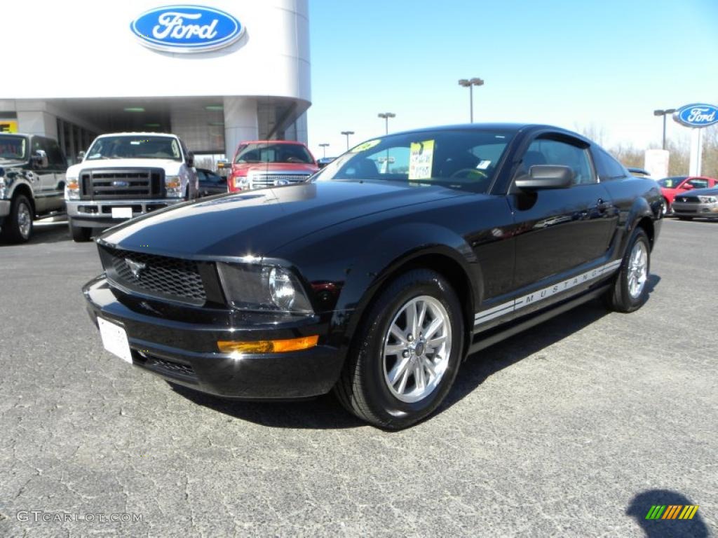 2006 Mustang V6 Deluxe Coupe - Black / Dark Charcoal photo #6