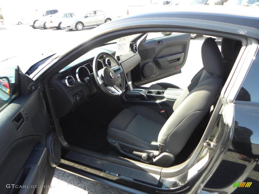 2006 Mustang V6 Deluxe Coupe - Black / Dark Charcoal photo #8