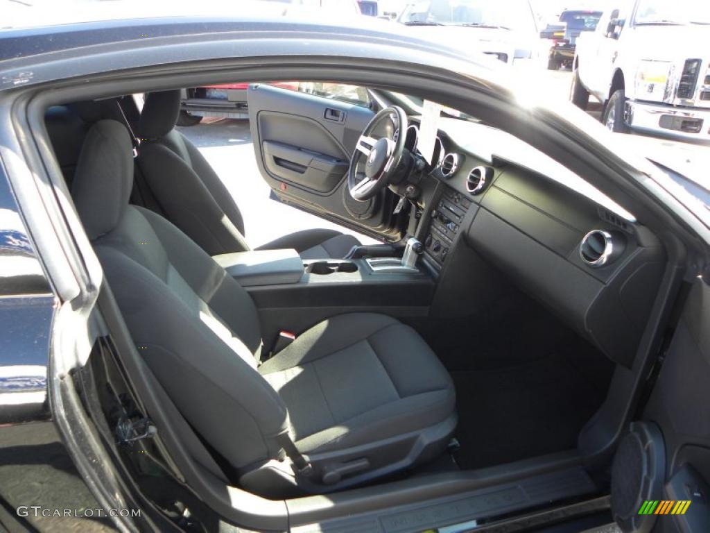 2006 Mustang V6 Deluxe Coupe - Black / Dark Charcoal photo #9