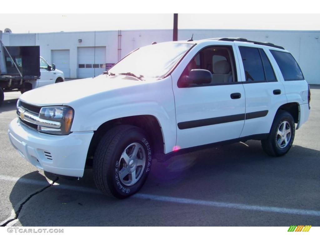 2005 TrailBlazer LS 4x4 - Summit White / Light Gray photo #1