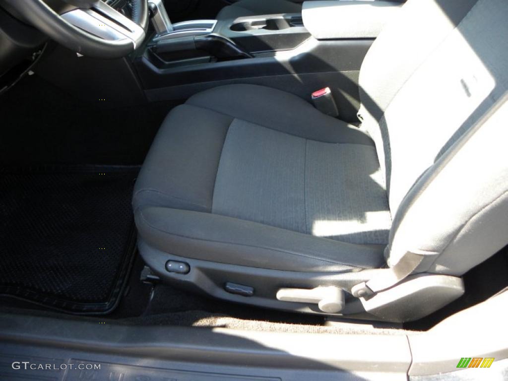 2006 Mustang V6 Deluxe Coupe - Black / Dark Charcoal photo #13