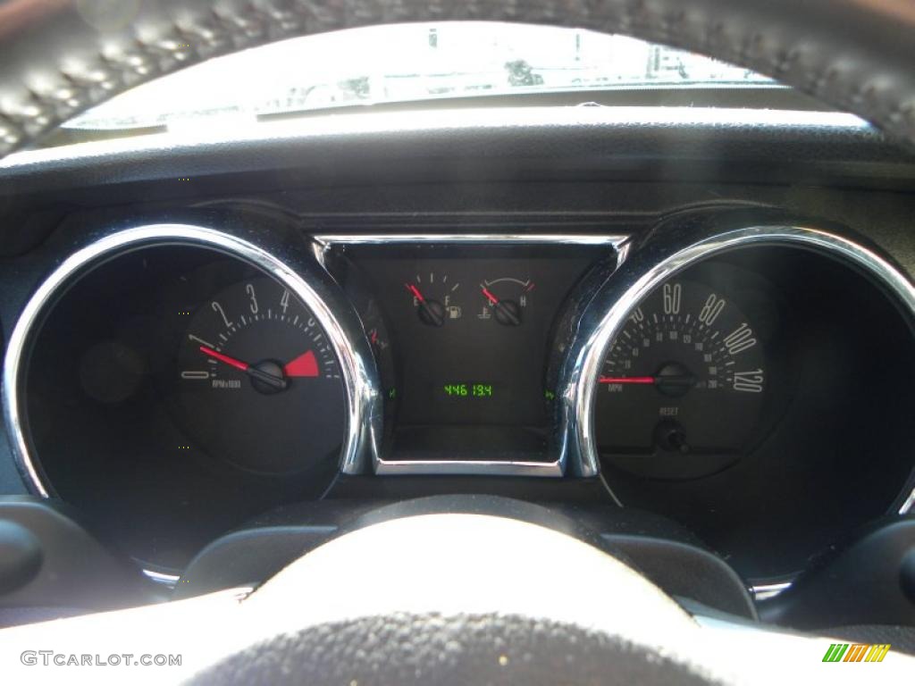 2006 Mustang V6 Deluxe Coupe - Black / Dark Charcoal photo #14