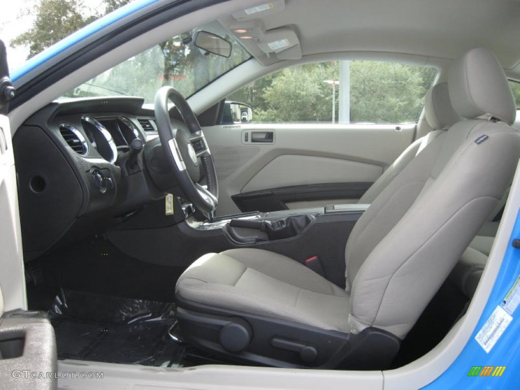 2010 Mustang V6 Coupe - Grabber Blue / Stone photo #17