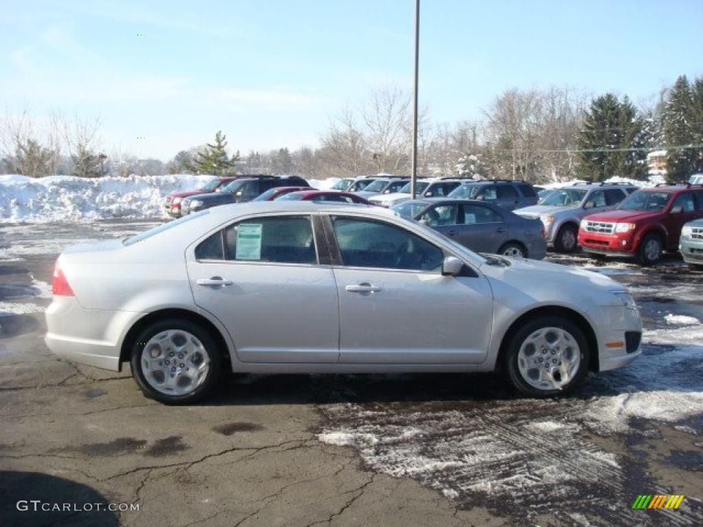 2010 Fusion SE - Brilliant Silver Metallic / Charcoal Black photo #2