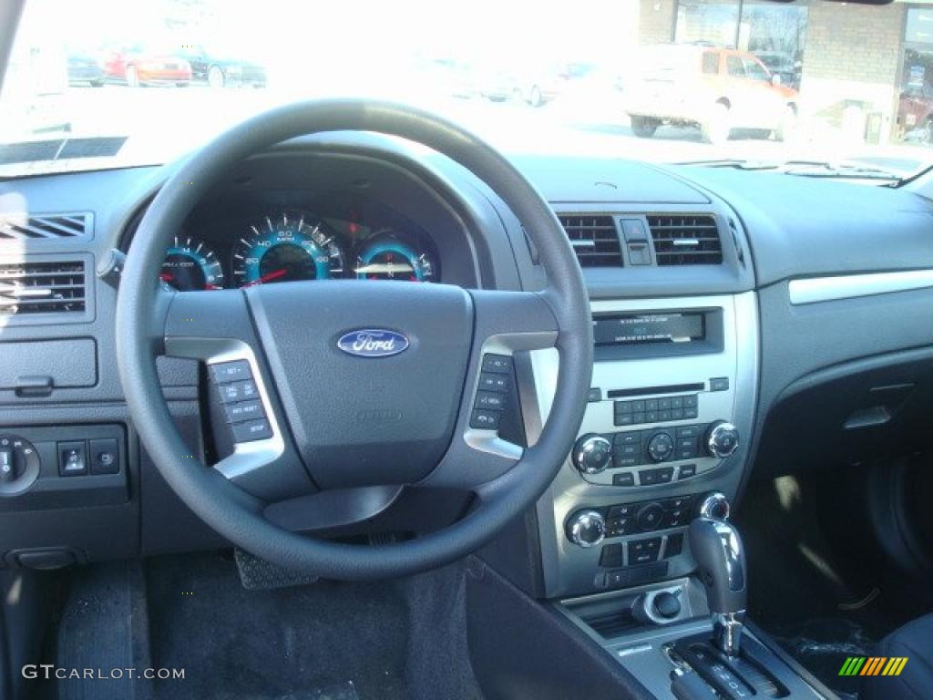 2010 Fusion SE - Brilliant Silver Metallic / Charcoal Black photo #12