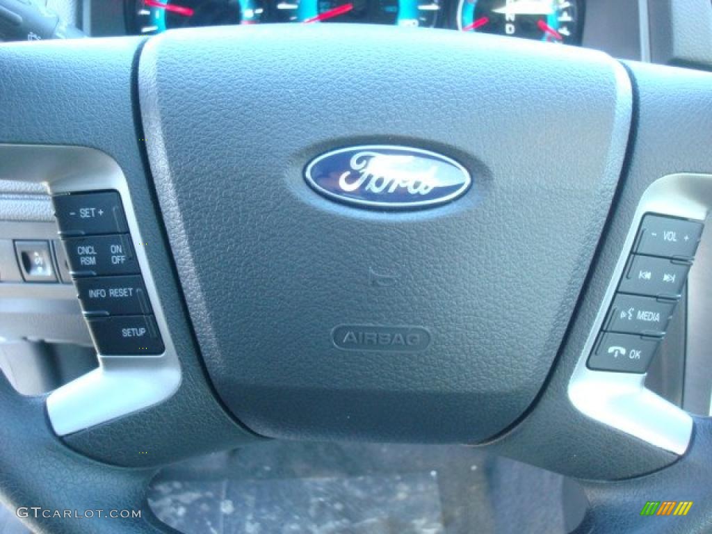 2010 Fusion SE - Brilliant Silver Metallic / Charcoal Black photo #17