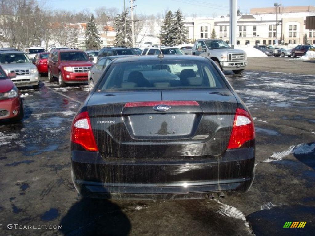 2010 Fusion SE - Tuxedo Black Metallic / Charcoal Black photo #4