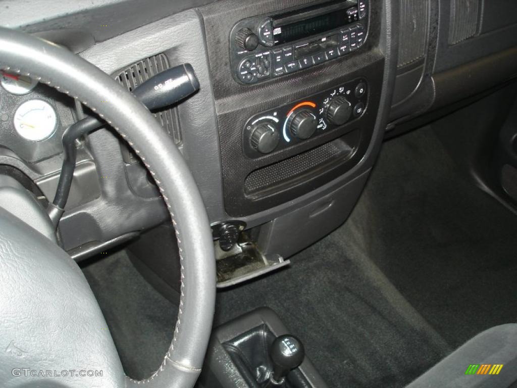 2002 Ram 1500 SLT Quad Cab 4x4 - Bright White / Dark Slate Gray photo #14