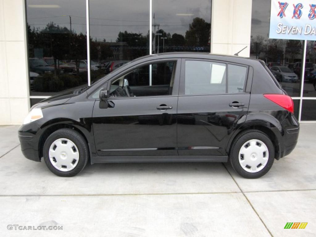 2008 Versa 1.8 S Hatchback - Super Black / Charcoal photo #6