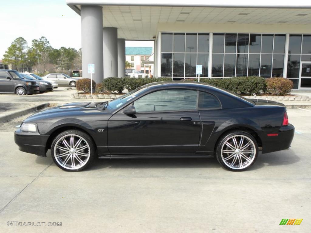 2002 Mustang GT Coupe - Black / Dark Charcoal photo #2