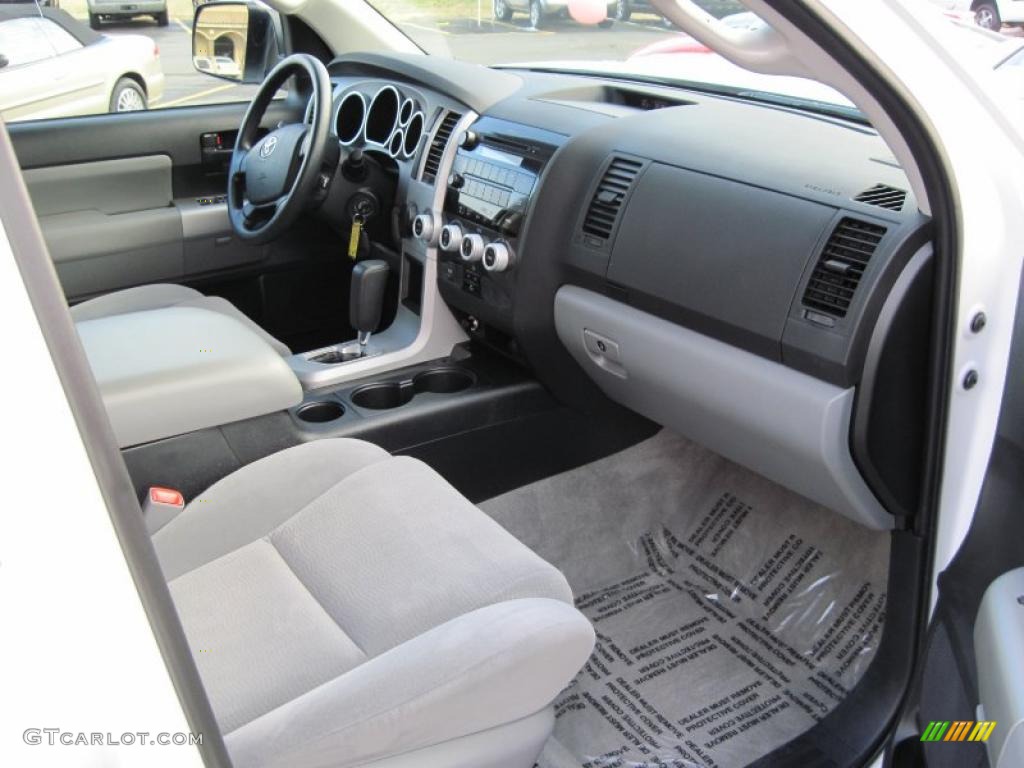 2009 Sequoia SR5 - Super White / Graphite Gray photo #17